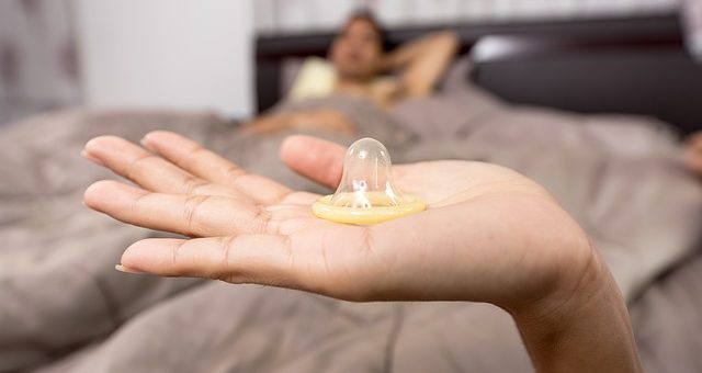 Czy prezerwatywa chroni przed ciążą